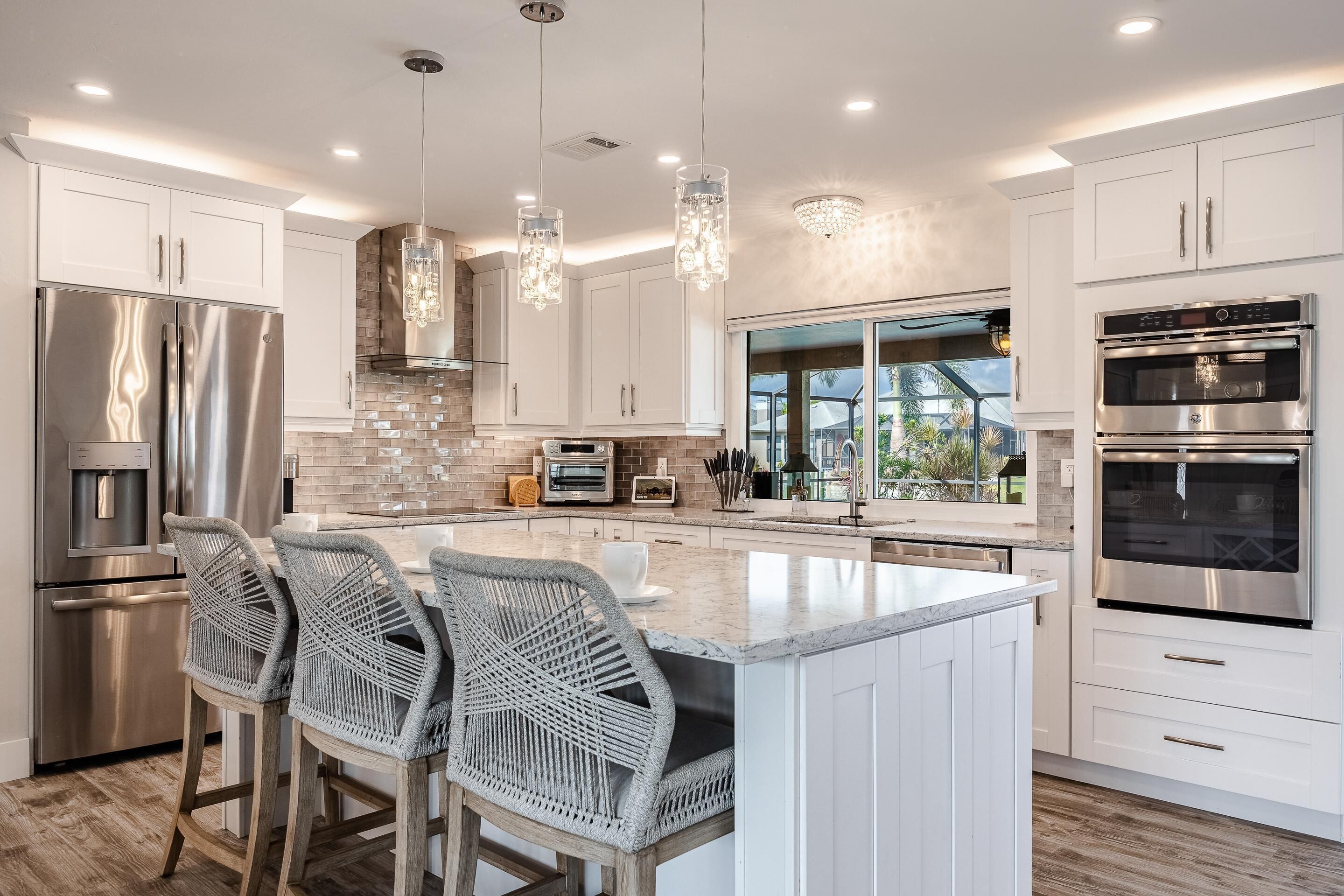 Refrigerador, microondas, horno, placa de cocina