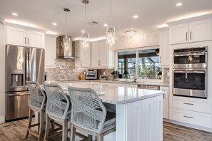 冰箱、微波炉、烤箱、炉灶