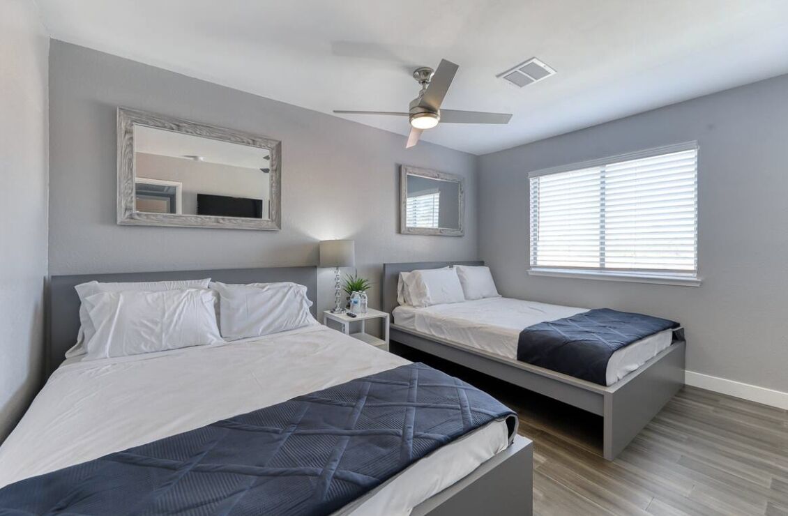 Gorgeous house with brand new pool and spa 10ppl sleep