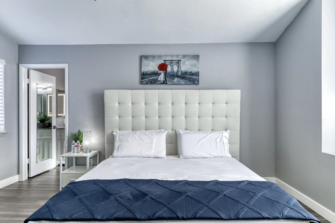 Gorgeous house with brand new pool and spa 10ppl sleep