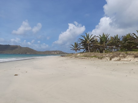 サンラウンジャー. 10 Mins From the Airport and Beach