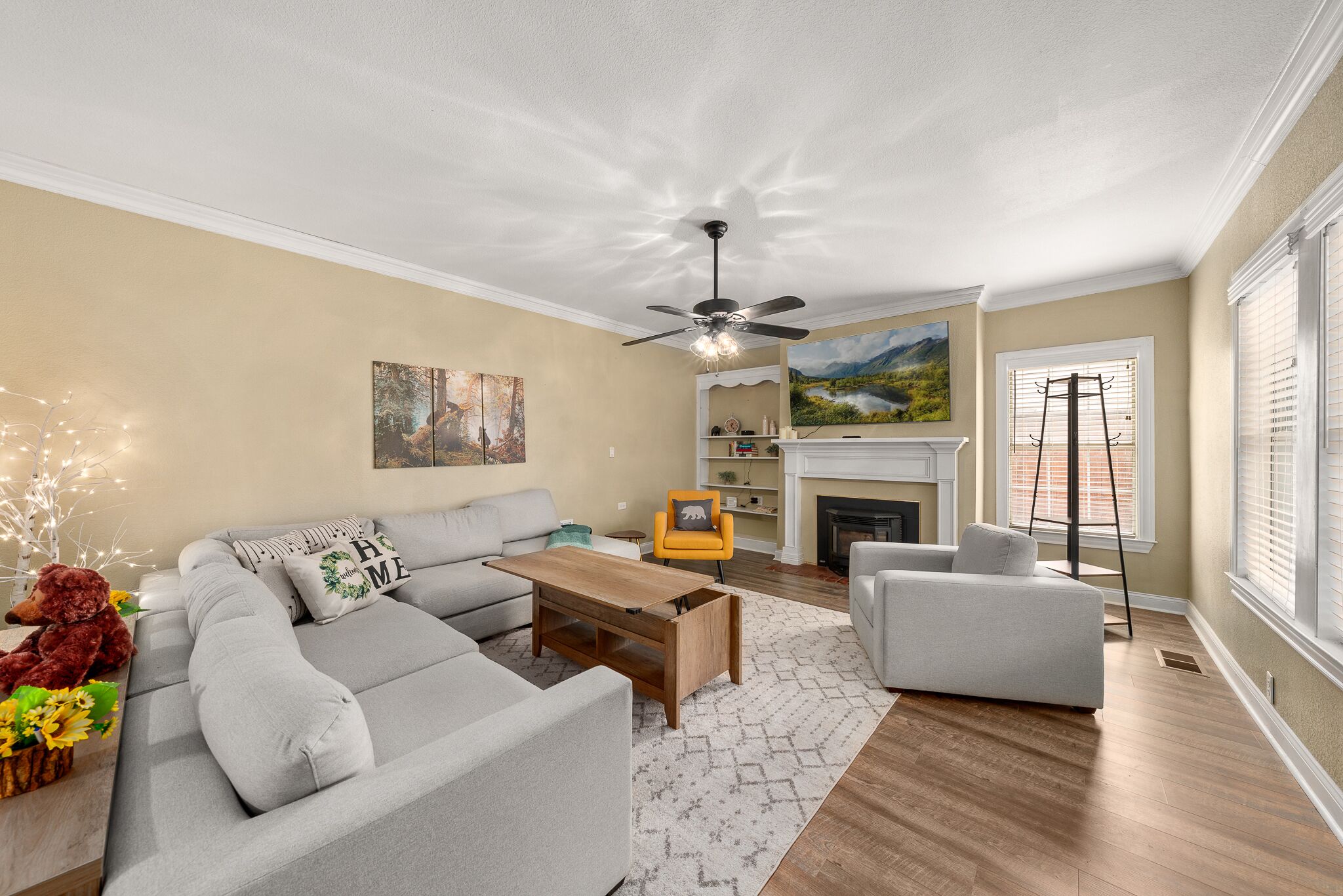 NEW! Historic 5 BR/4BA/Garagex2 "Waco Bear Den" Downtown w/ Hot Tub