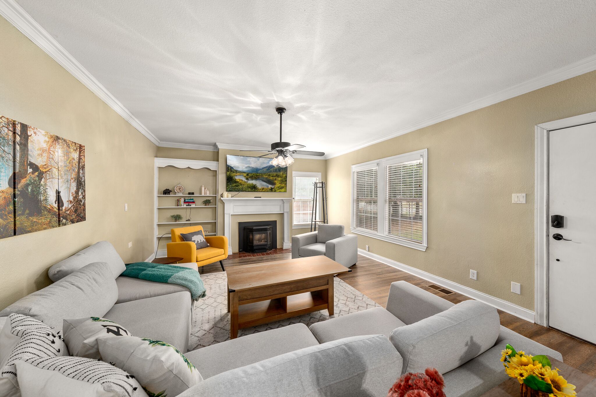 NEW! Historic 5 BR/4BA/Garagex2 "Waco Bear Den" Downtown w/ Hot Tub