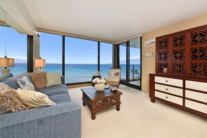 Smart TV, books - Mahana 1215 Penthouse (Lahaina)