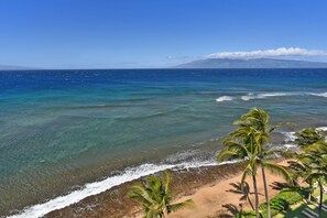 Aurinkotuoleja, rantapyyhkeitä