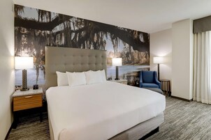 Escritorio y espacio para trabajar con laptop 