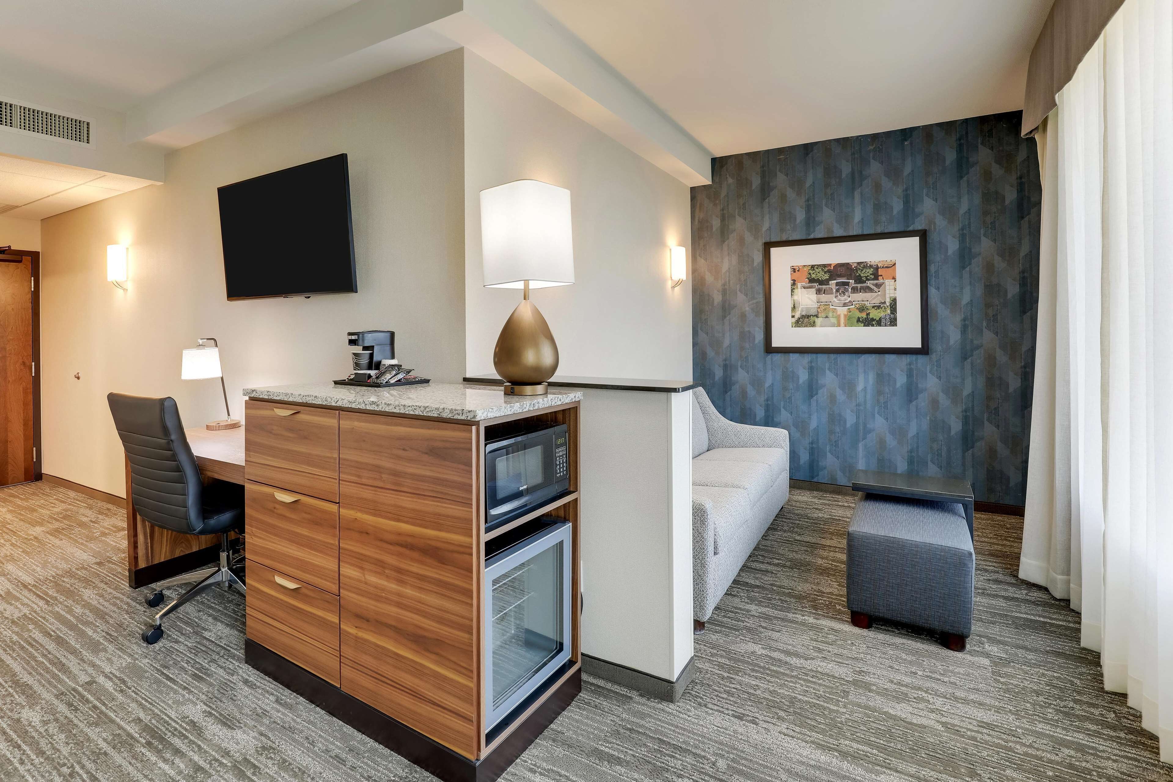 書桌、筆電工作空間、熨斗/熨衣板、免費搖籃/嬰兒床