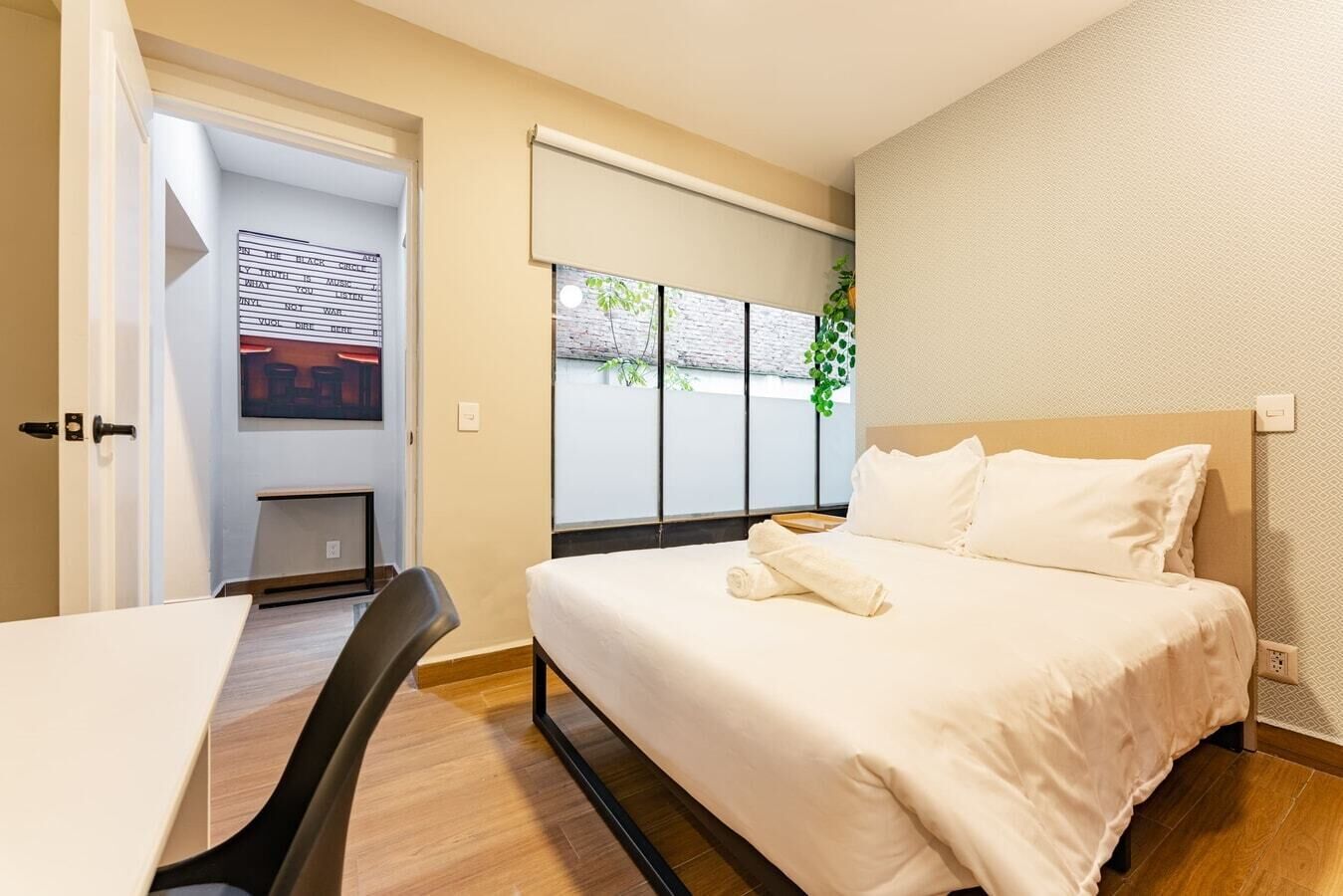 1 bedroom, desk, iron/ironing board, WiFi