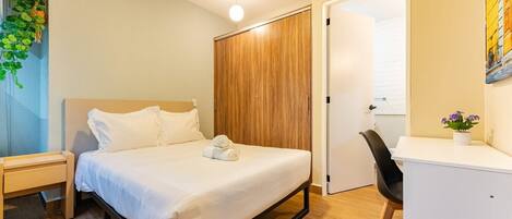 1 bedroom, desk, iron/ironing board, WiFi