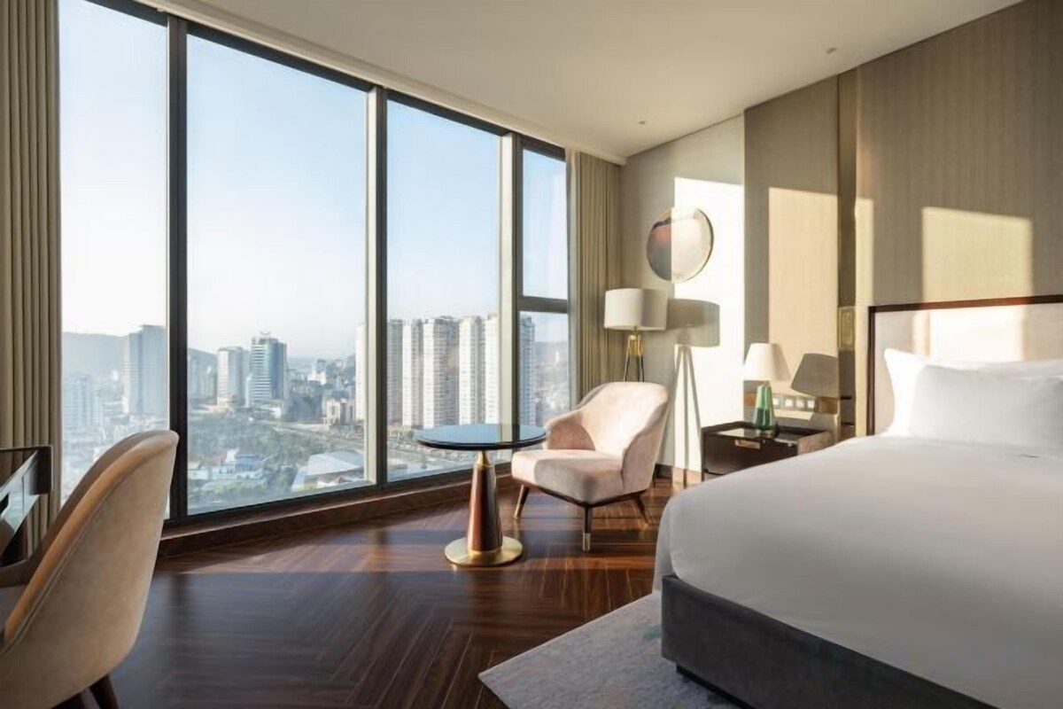 Deluxe Room With Lake View