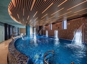 Couples treatment rooms, sauna, hot tub, steam room, body treatments