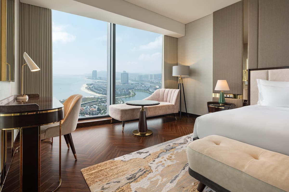 Executive Room, Bay View | 1 bedroom, hypo-allergenic bedding, minibar, in-room safe
