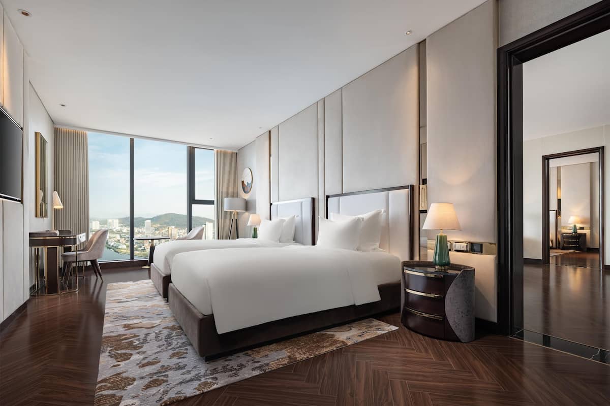 Suite, 2 Bedrooms, Lake View | 1 bedroom, hypo-allergenic bedding, minibar, in-room safe