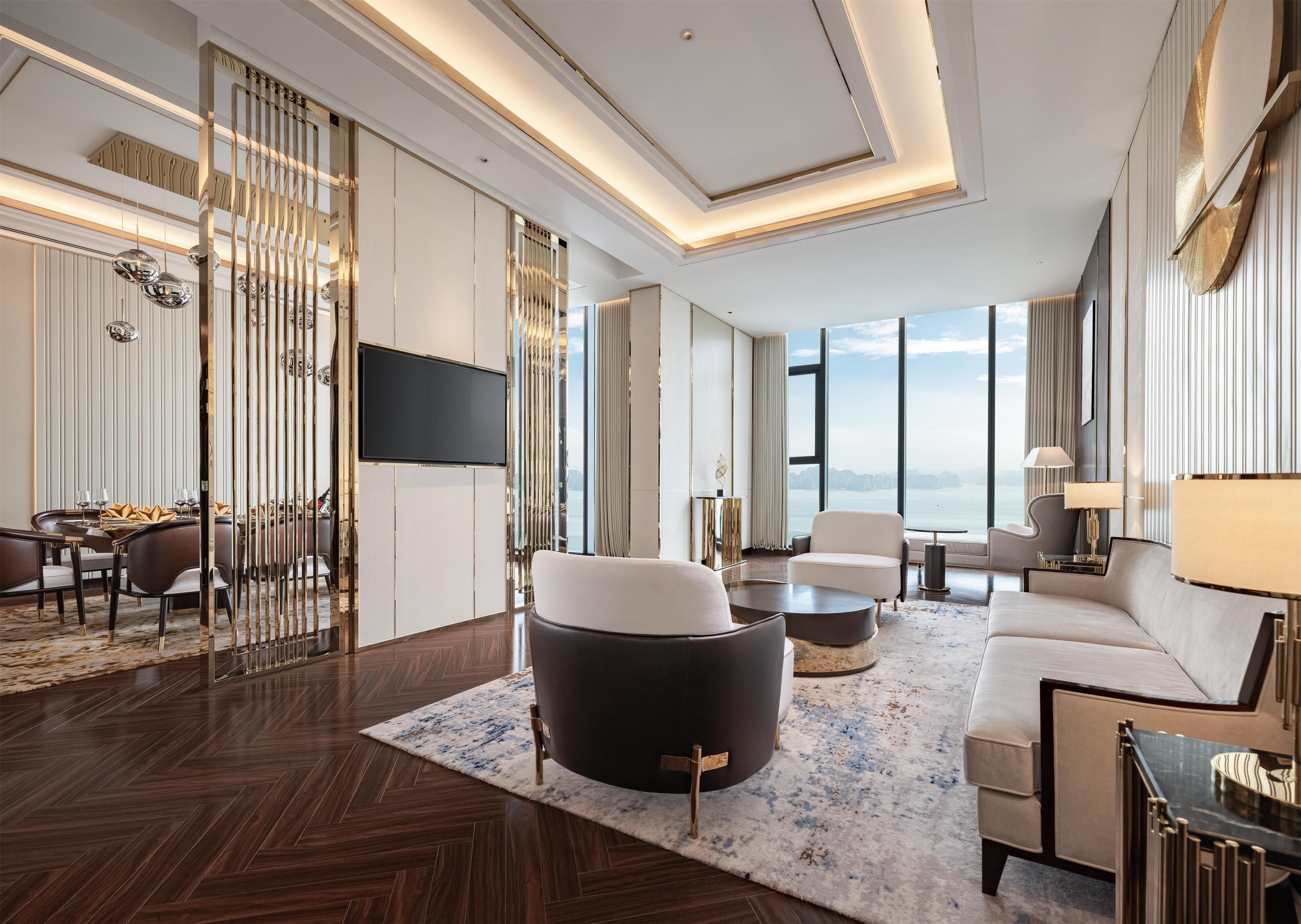 Presidentiële suite, uitzicht op de baai | Hypoallergeen beddengoed, een minibar, een kluis op de kamer, een bureau