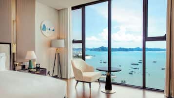 Deluxe Room, Bay View | 1 bedroom, hypo-allergenic bedding, minibar, in-room safe