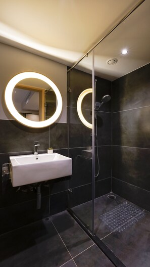 Premium Double Room | Bathroom | Shower, hydromassage showerhead, free toiletries, hair dryer - Hotel City Keys By Rivido Electronic City (Bengaluru)