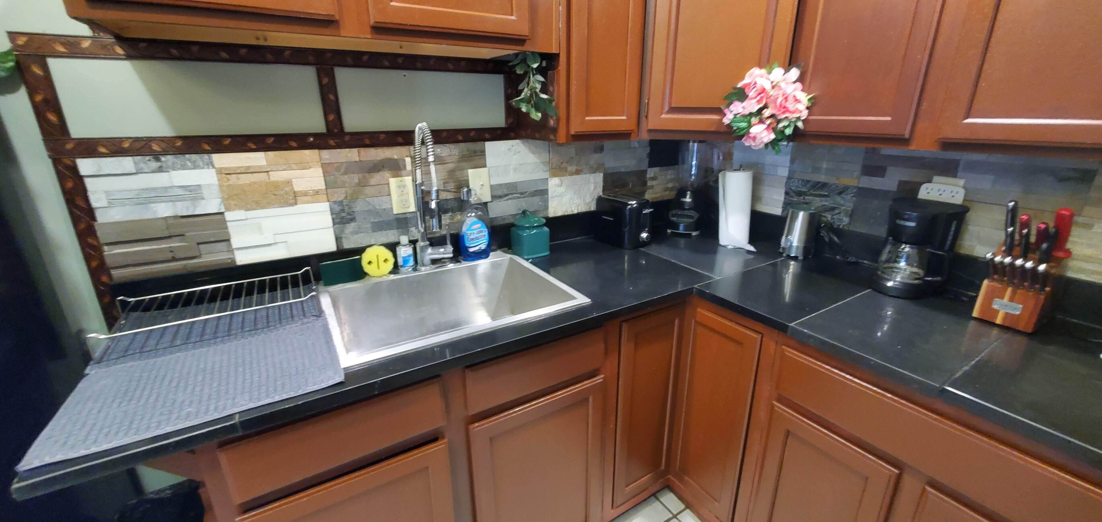 Magnificent 2 Bedroom, Loft Close to Downtown Duplex