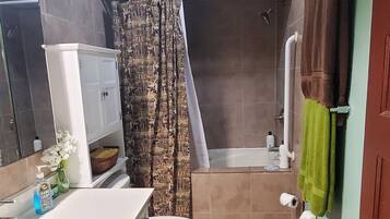 Poreamme, hiustenkuivaaja, pyyhkeet, saippua