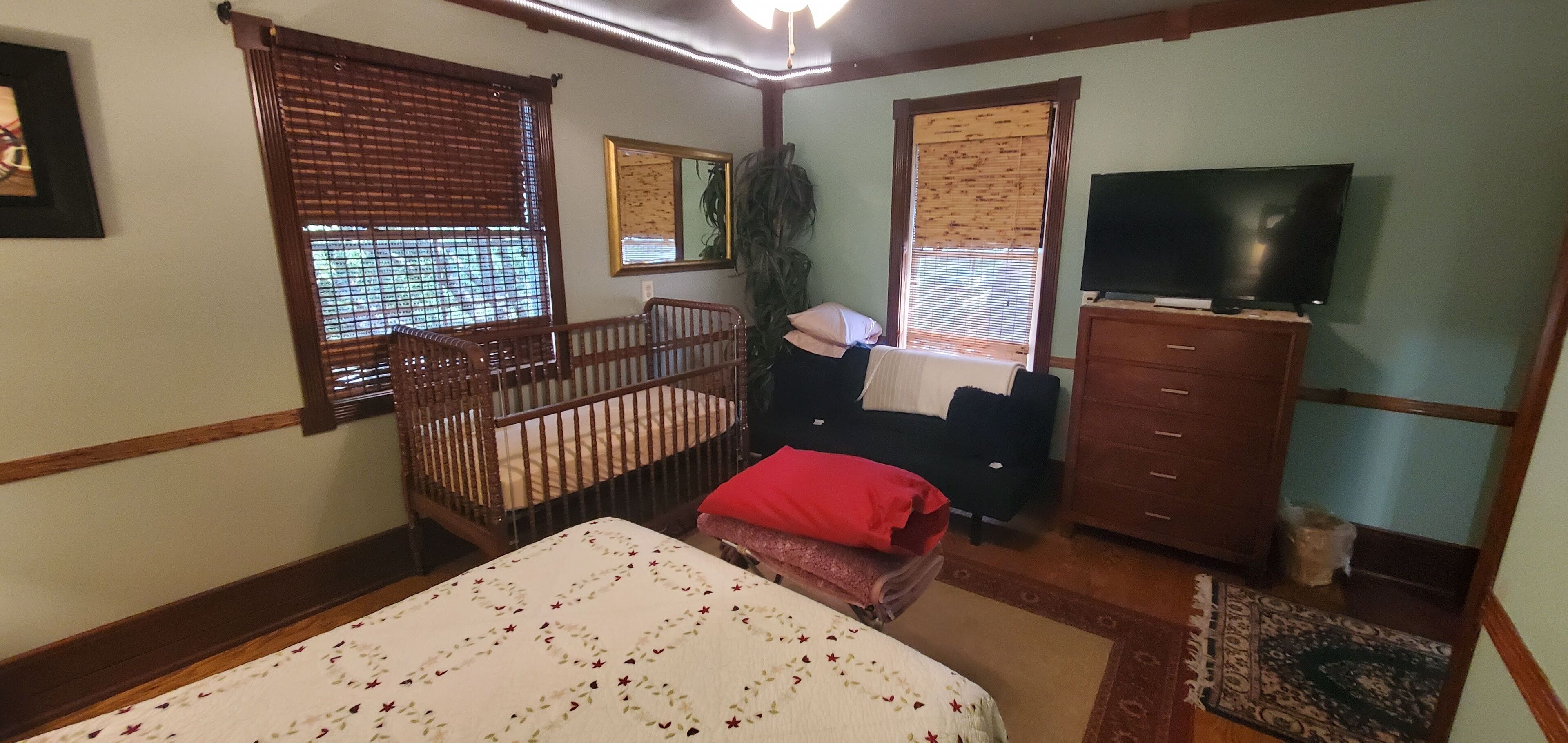 2 bedrooms, desk, iron/ironing board, free WiFi