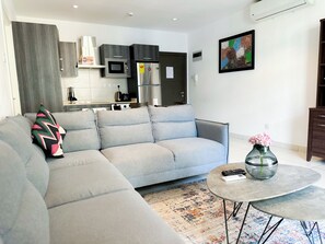 Executive-Apartment, 1 Queen-Bett, barrierefrei | Wohnbereich