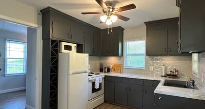1-bedroom vacation home just 20 minutes from Asheville