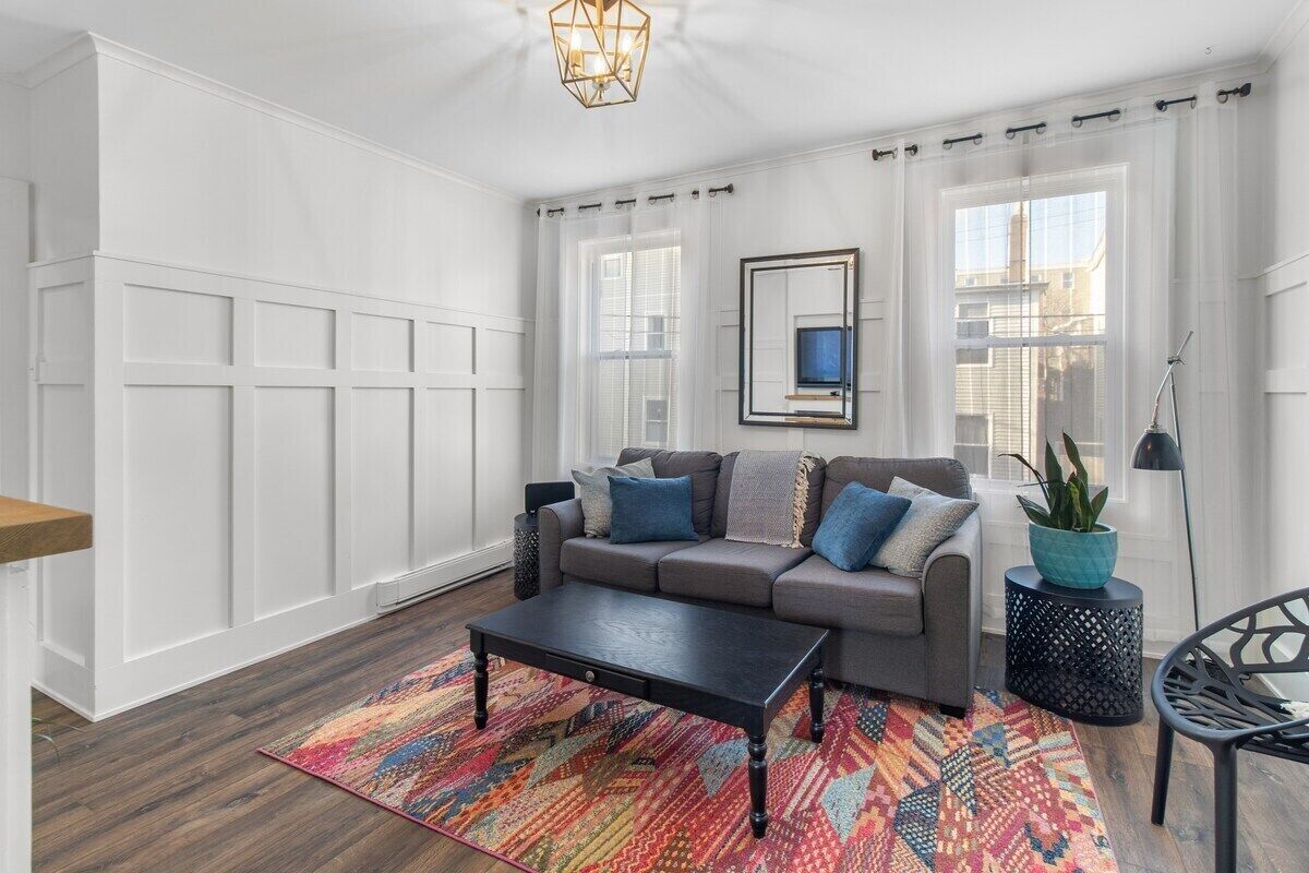 Henry House Suites | 2bd | 2bth | Patio |Backyard