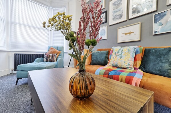 TV - Captivating 2Bed House in Southend Pet Friendly! (Southend-on-Sea)