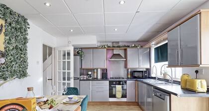 Big 3Bed 2Bath House Tropical Oasis Pet Friendly!