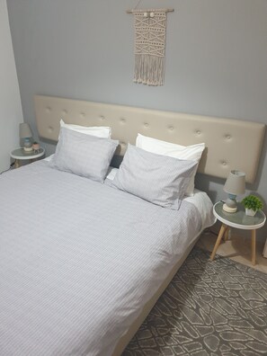 3 chambres, fer et planche à repasser, Wi-Fi, draps fournis