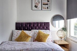 2 chambres, fer et planche à repasser, Wi-Fi, draps fournis