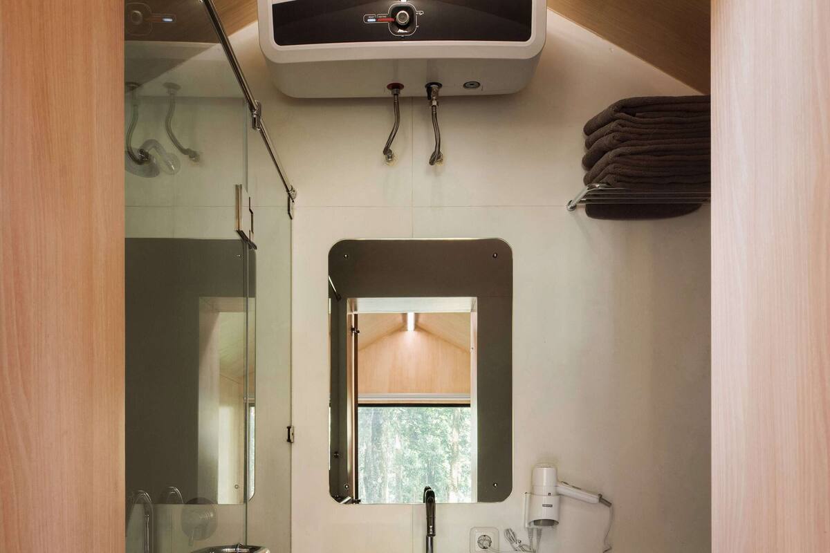 Bathroom | Shower, rainfall showerhead, free toiletries, hair dryer