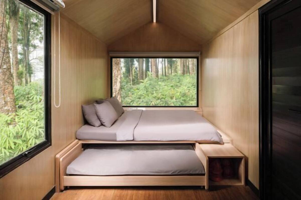 Blackout curtains, free WiFi, bed sheets
