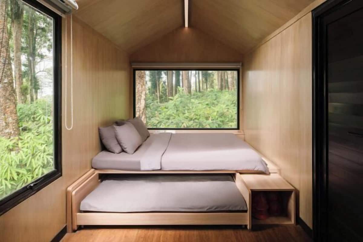 1 bedroom, blackout curtains, free WiFi, bed sheets