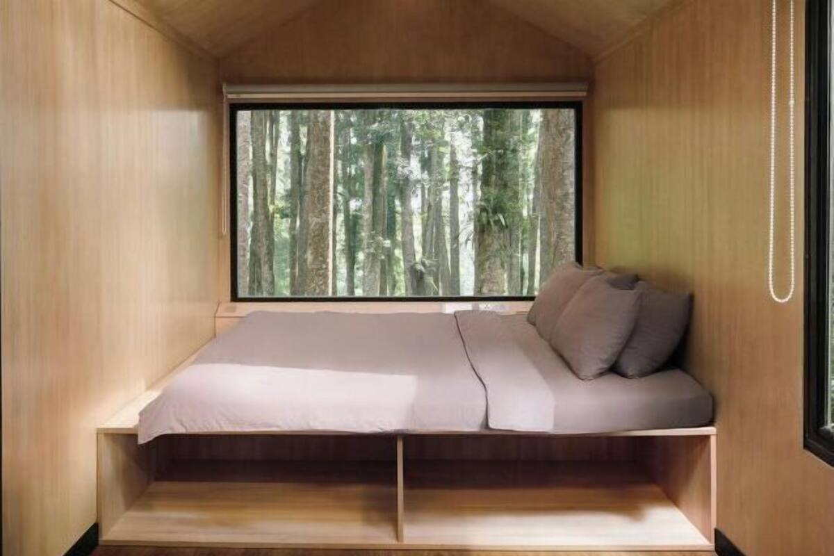 Blackout curtains, free WiFi, bed sheets