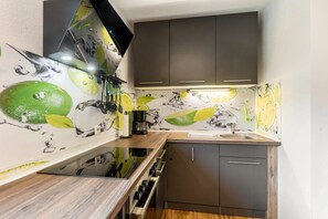 Geladeira, fogão, cooktop, lava-louças