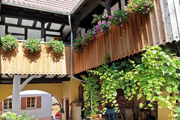 Exterior - Holiday Apartment "Haus Romann" with Shared Terrace & Wi-Fi (Müllheim)