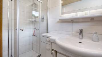 Shower, free toiletries, hair dryer, towels