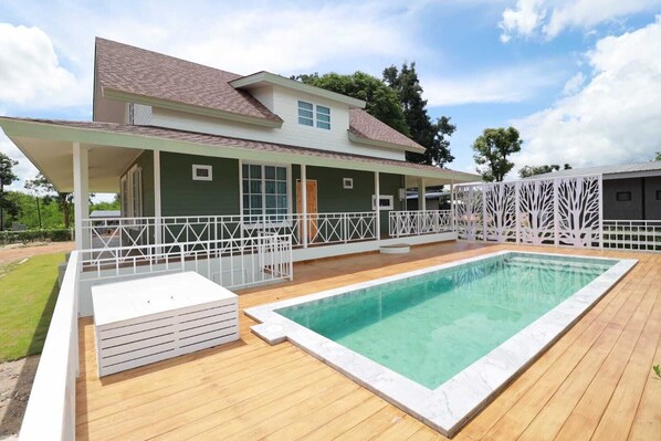 Biệt thự dành cho gia đình | Hiên