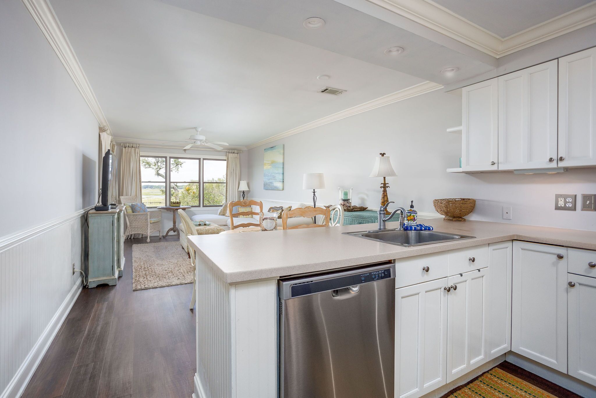 Secluded Top Floor Villa by the Sea Waterfront Views