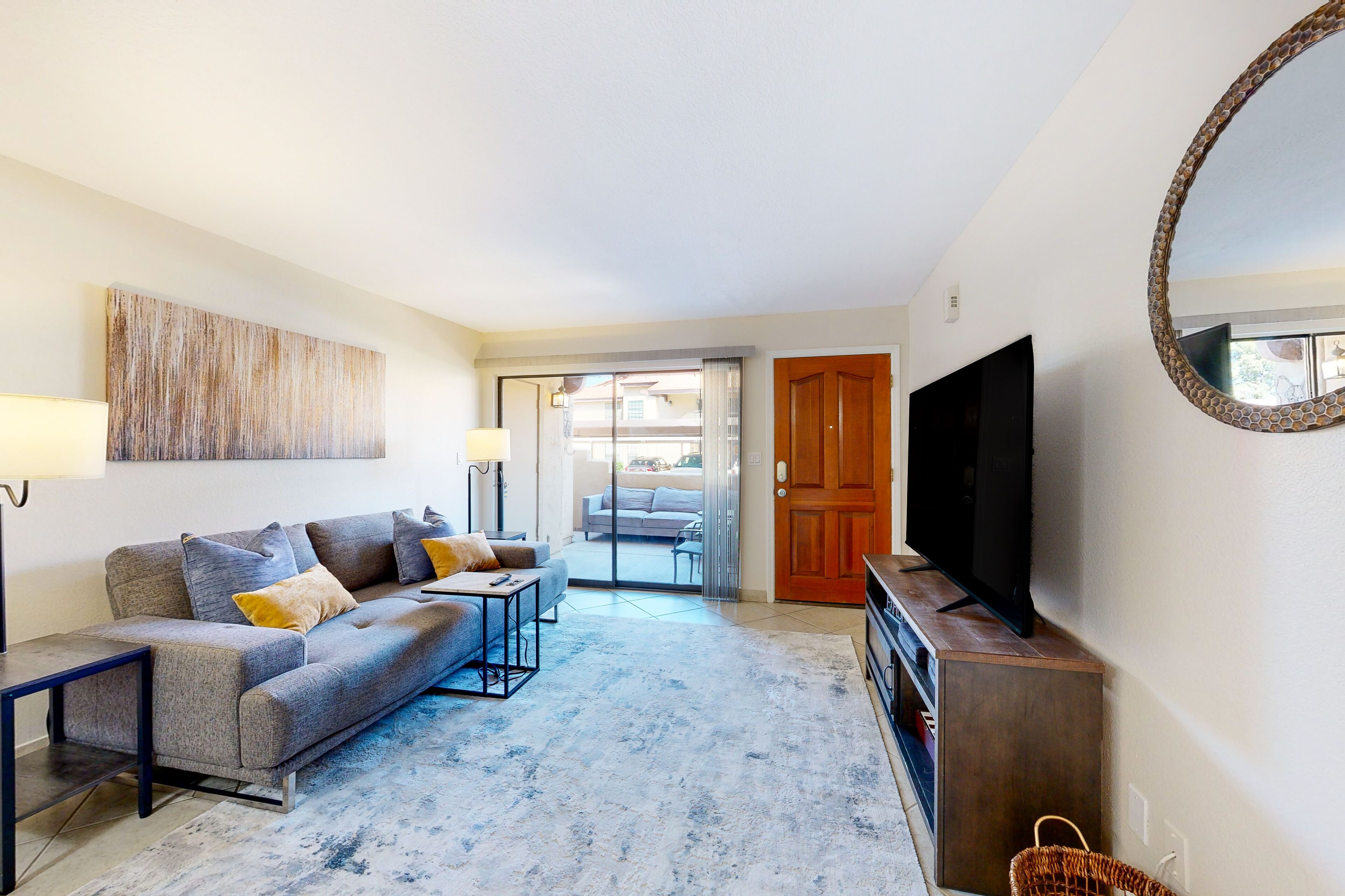 Sunny dog-friendly condo with a pool, hot tub, and athletic courts - W/D & AC