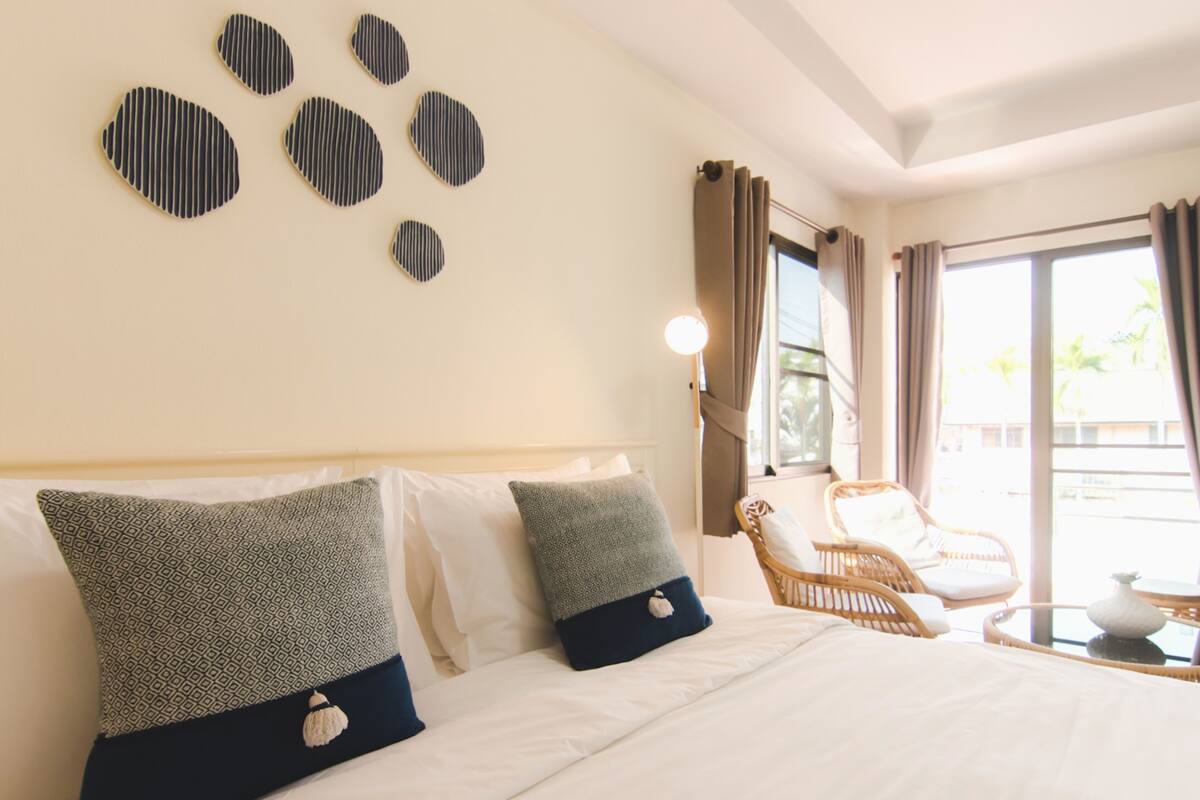 Deluxe Double Room, 1 Queen Bed | Blackout drapes, iron/ironing board, free WiFi