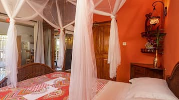 1 bedroom, iron/ironing board, internet, bed sheets