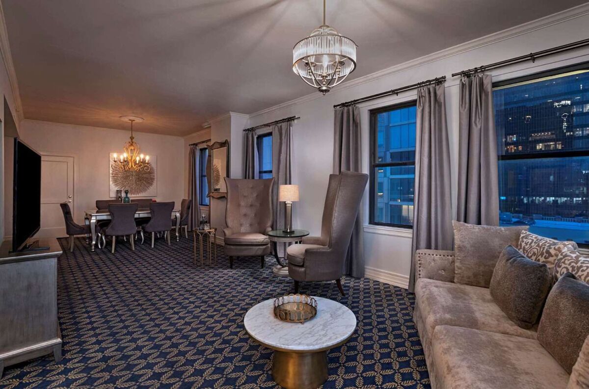 Explore Austin's Best! Pets Allowed Here! Indoor Pool & Spa tub Available!