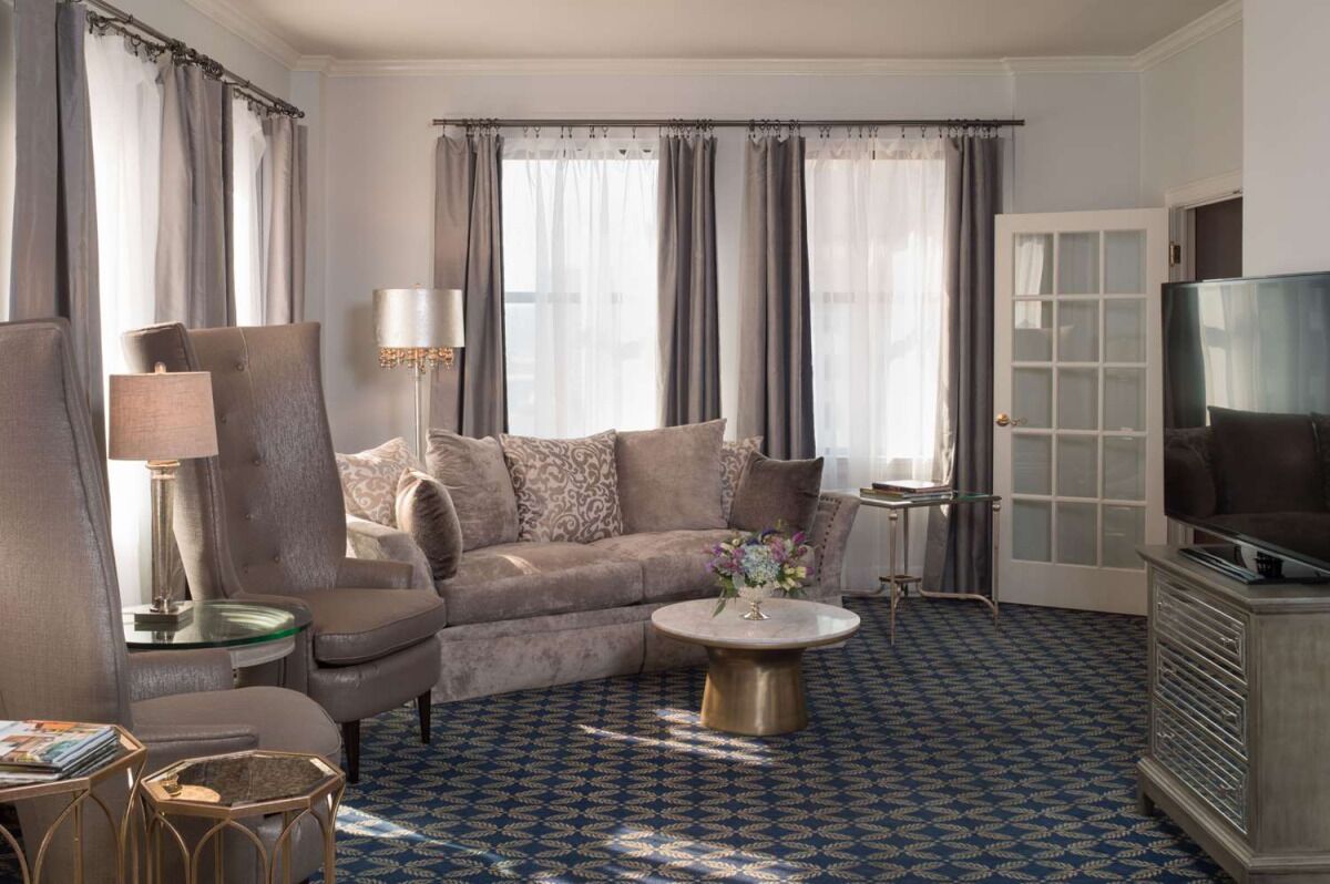 Explore Austin's Best! Pets Allowed Here! Indoor Pool & Spa tub Available!