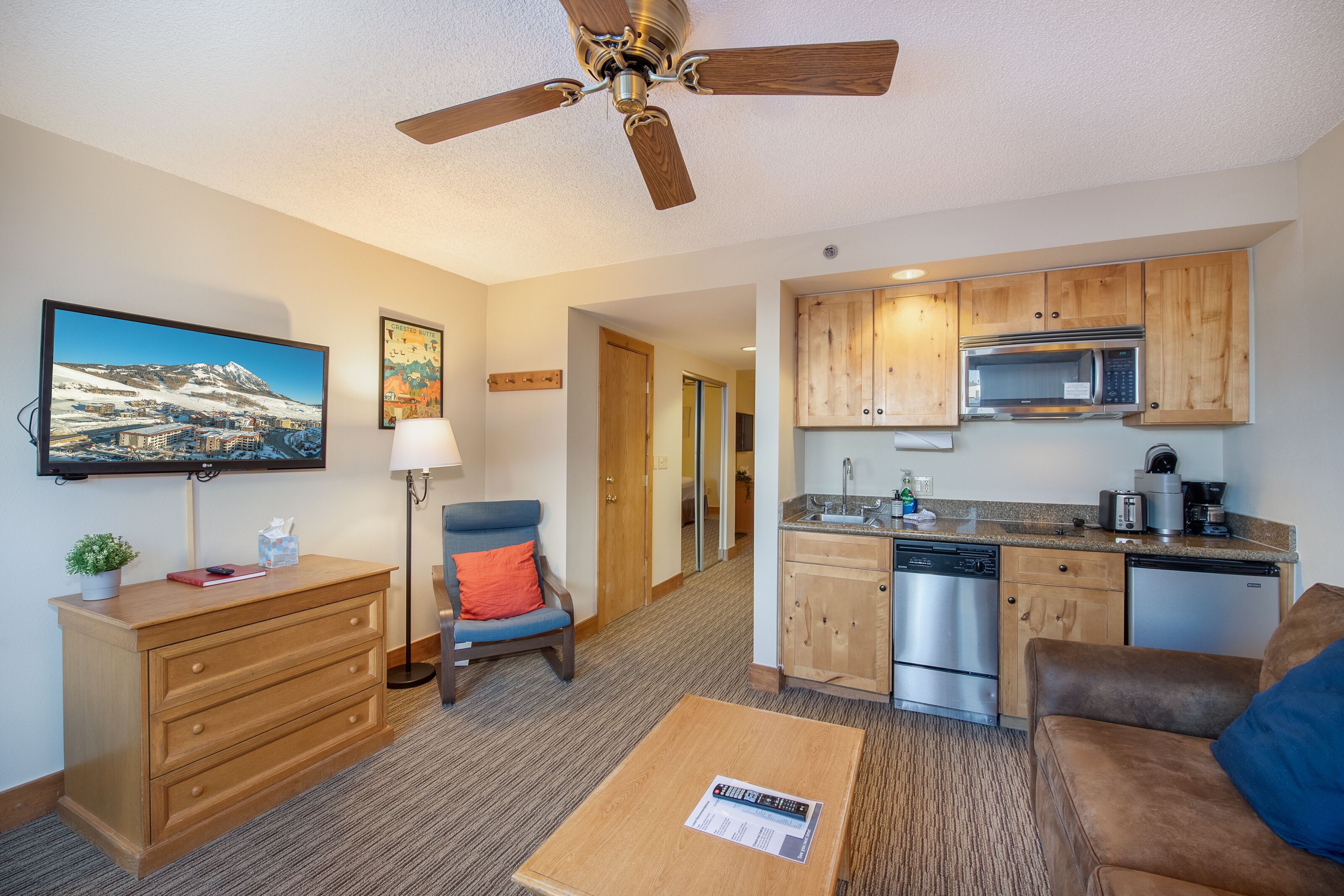 Pet-Friendly/Convenient Mountainside Condo w/Pool