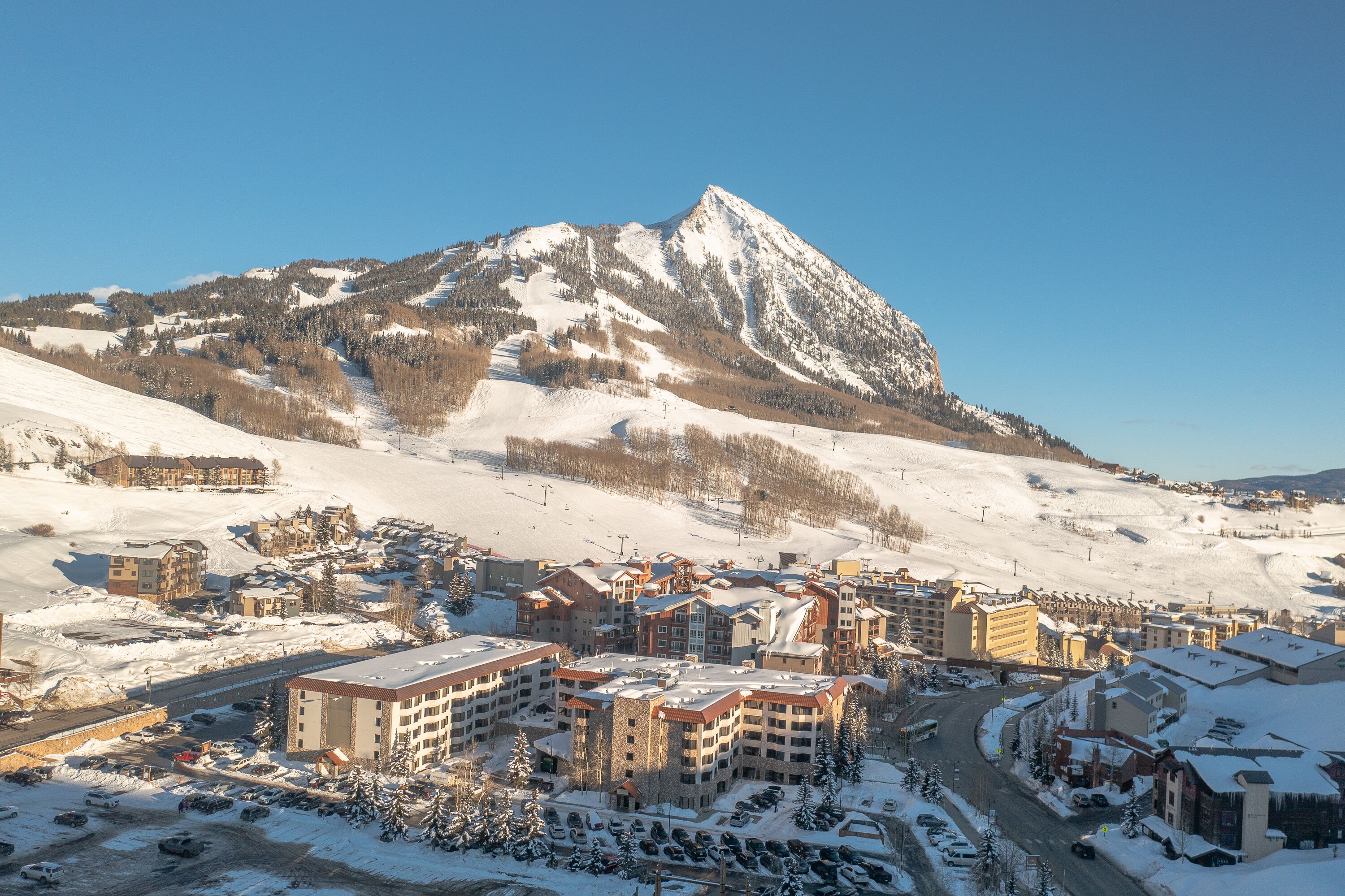 Pet-Friendly/Convenient Mountainside Condo w/Pool