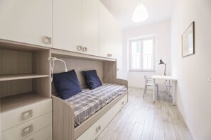 2 Schlafzimmer, Bügeleisen/Bügelbrett