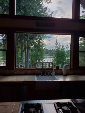 Kylskåp, mikrovågsugn, ugn och spishäll