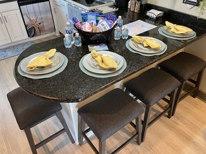 Dining - ~Gem on G St~2BR~Downtown Pensacola~Furbabies~Walk to Restaurants & Supposey~ (Pensacola)