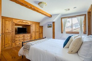 5 bedrooms, iron/ironing board, travel crib, free WiFi